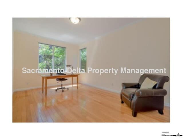 Building Photo - Gorgeous 4bed/3 full bath 2 story Home in Davis