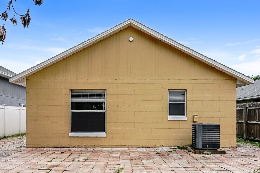 Building Photo - 9599 Lupine Ave