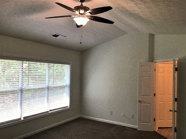 Building Photo - 111 Golden Pine Rd SW