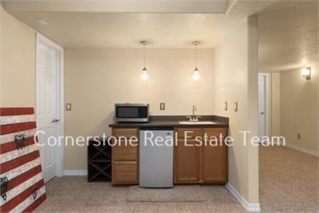Building Photo - 355 Paisley Dr