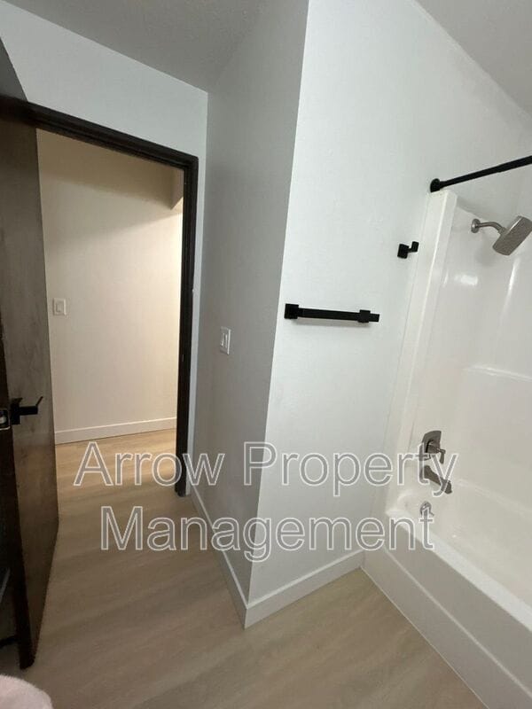Building Photo - 215 E Arbor Ave