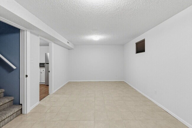 Building Photo - 930 Bowser Dr