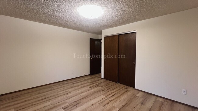 Building Photo - Updated 2 Bedroom Featuring New Plank Flooring