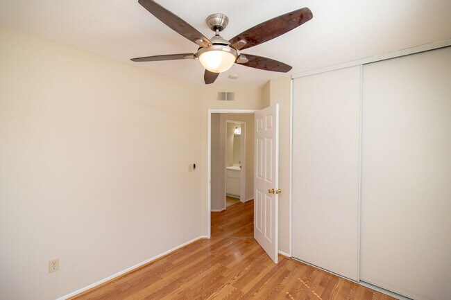 Building Photo - 932 Oak Glen Ln