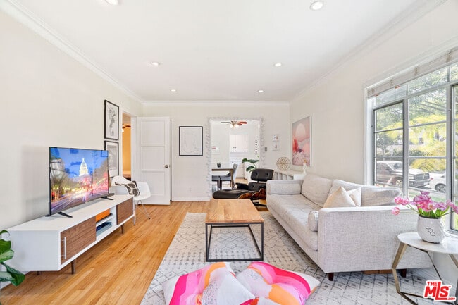 Building Photo - 474 S Roxbury Dr