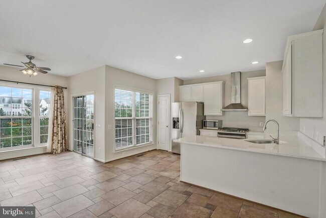 Building Photo - 6340 Walking Ln