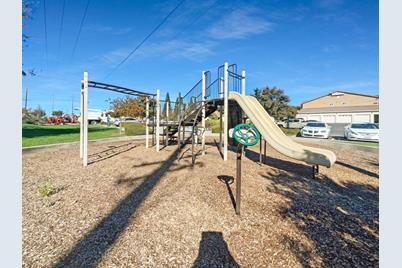 Building Photo - Charming 1-Bedroom Retreat in Roseville - ...
