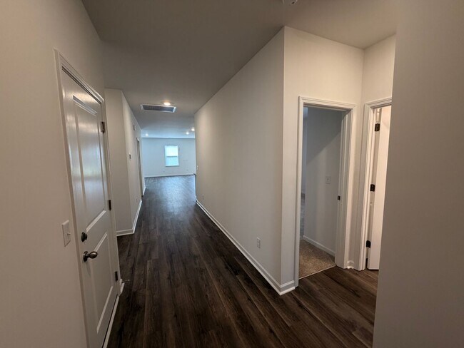 Building Photo - Beautiful 3 Bed 2 Bath New Construction Home in Shelbyville