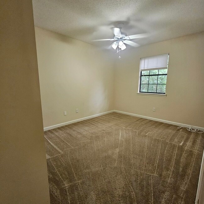 Building Photo - 3701 Donovan Dr