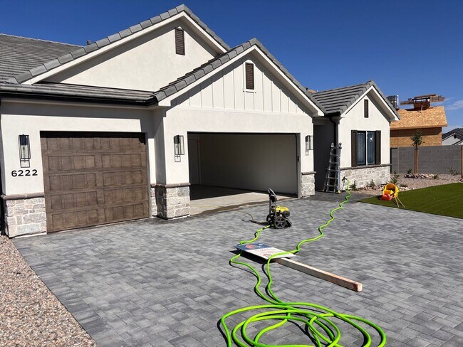 Building Photo - Brand New 4 bed 3 bath home in Desert Canyons