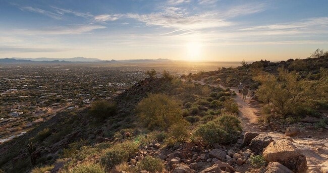 Building Photo - 1211 N Miller Rd