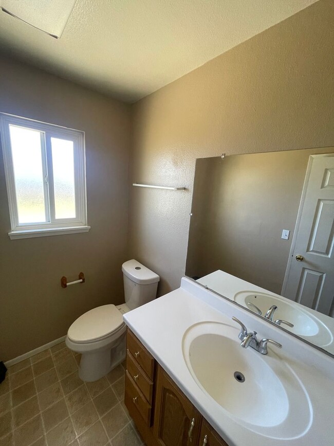 Building Photo - Move-In Ready 3-Bedroom Home with Backyard Living