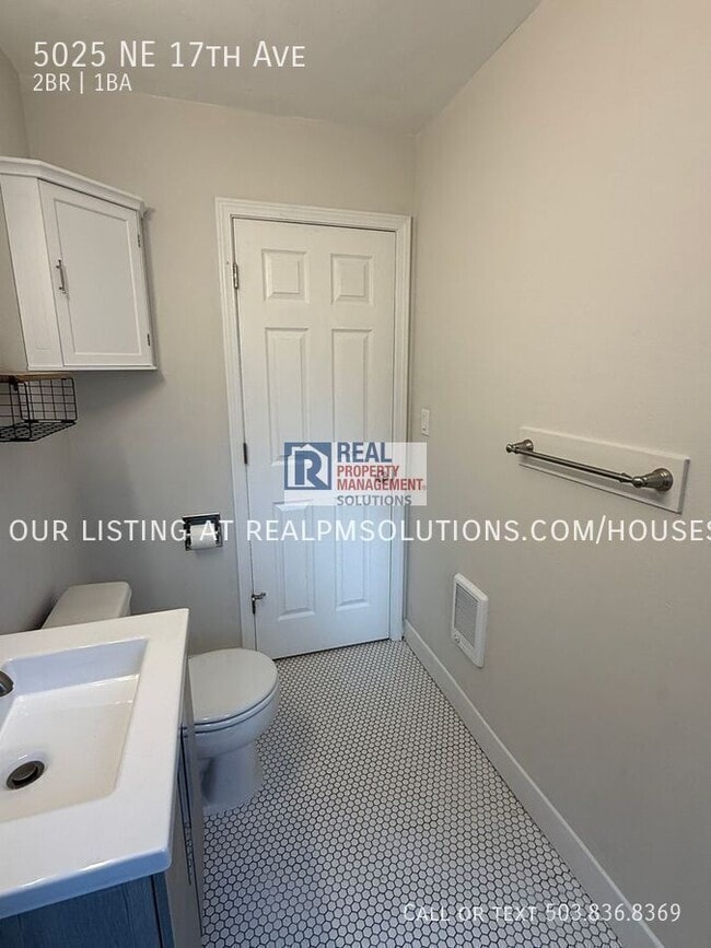 Building Photo - 5025 NE 17th Ave