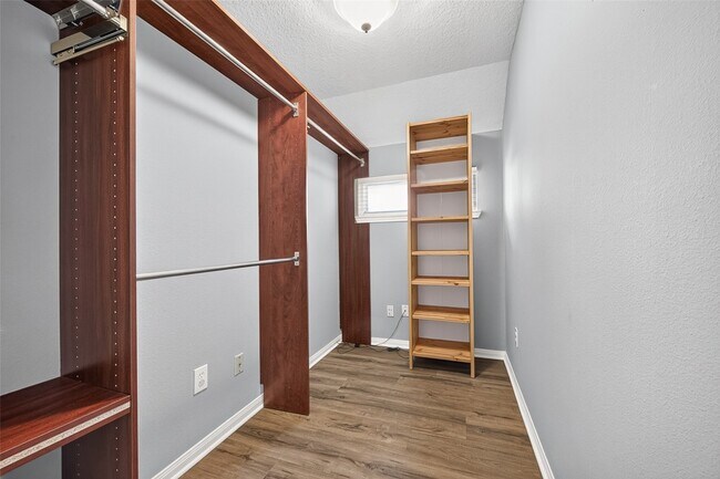 Building Photo - 1415 Kennewick Ct