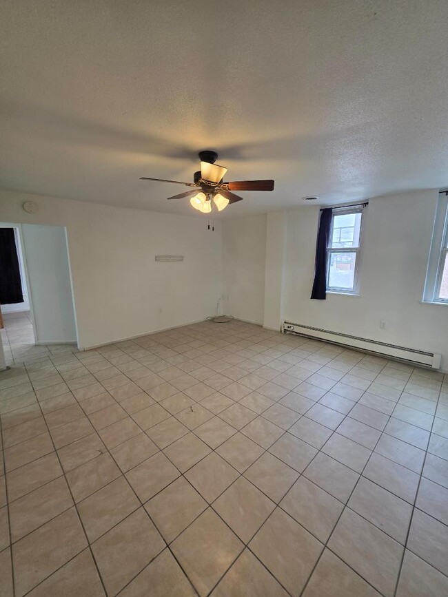 Building Photo - 311 E Thayer Ave