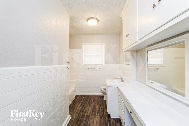 Building Photo - 4901 Staples Ave