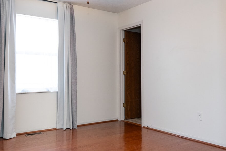 Building Photo - 4586 Debbie Ln