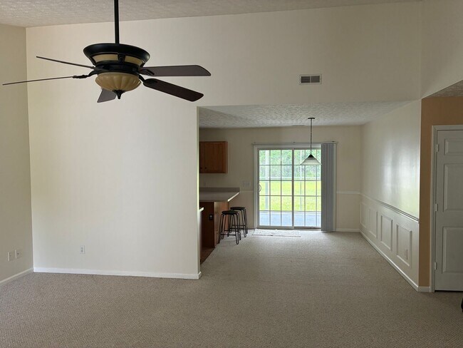 Building Photo - 3 Bed 2 Bath Newport Home Available now