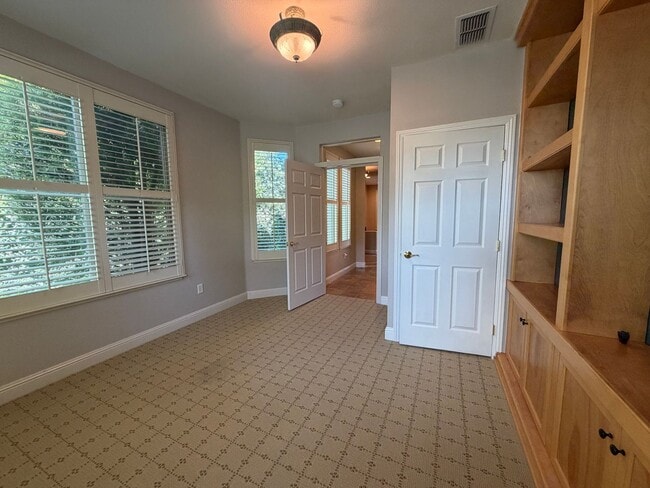 Building Photo - 1014 Gamay Dr