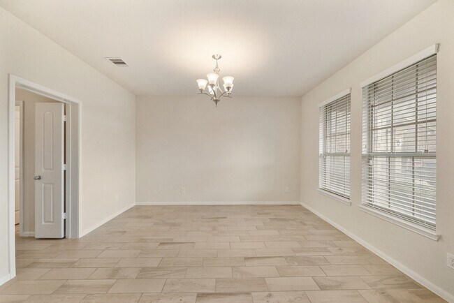 Building Photo - 10003 Open Slope Ct