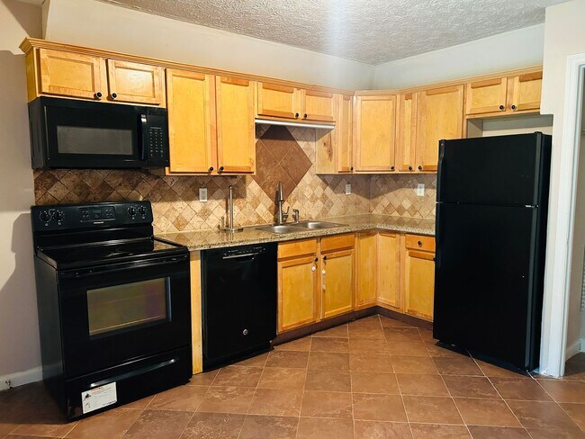 Building Photo - 140 Summerwood Dr