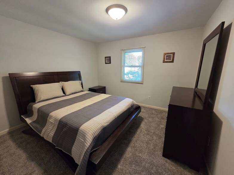 Building Photo - 5721 Gardenia Dr