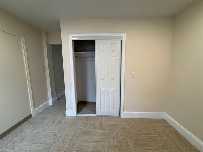 Building Photo - 104 Church St