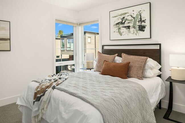 Building Photo - 4bd/3.25 Kirkland Home