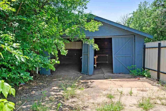 Building Photo - 2809 Kessler Ave