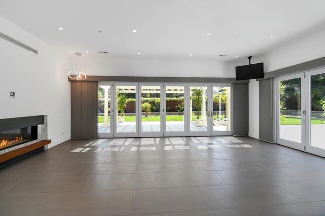 Building Photo - 1505 Wedgewood Dr