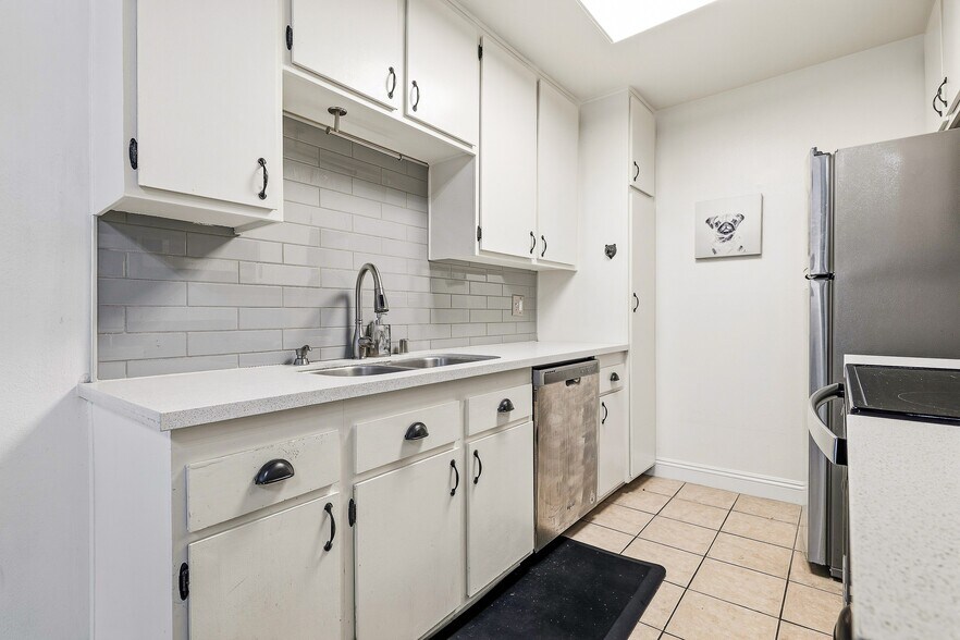 Building Photo - 5460 White Oak Ave