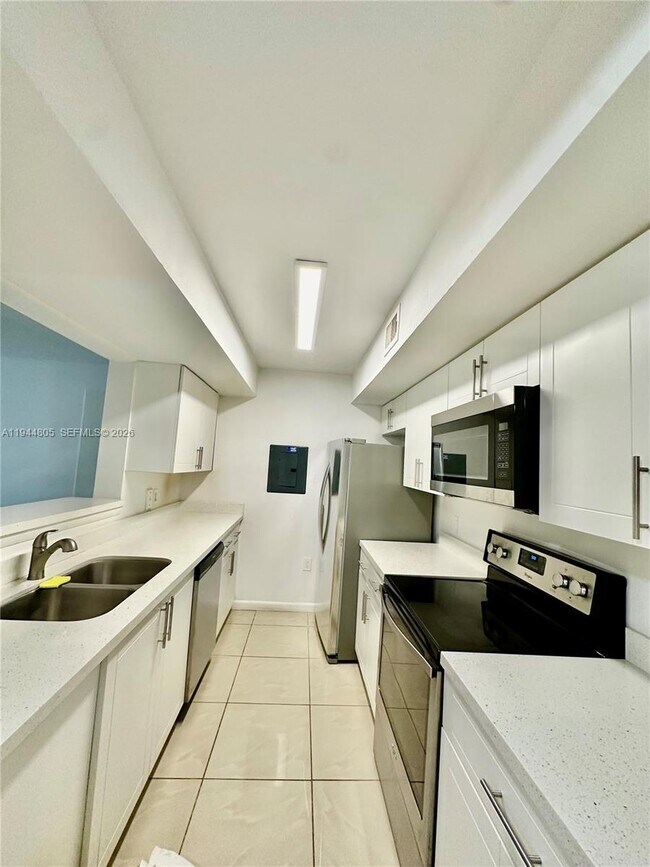 Building Photo - 10440 SW 156th Ct