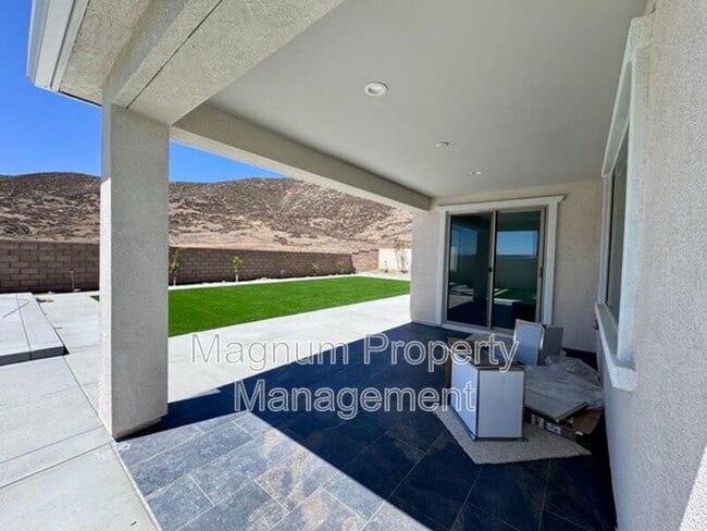 Building Photo - 25061 River Peak Dr