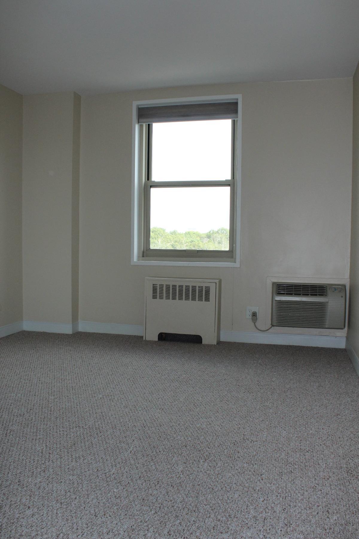 Building Photo - 11 Camelot Ct