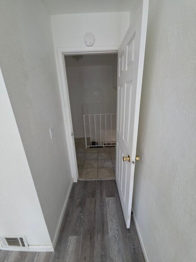 Building Photo - Charming 2BR/1BA Townhouse in Auburn - Available Now!