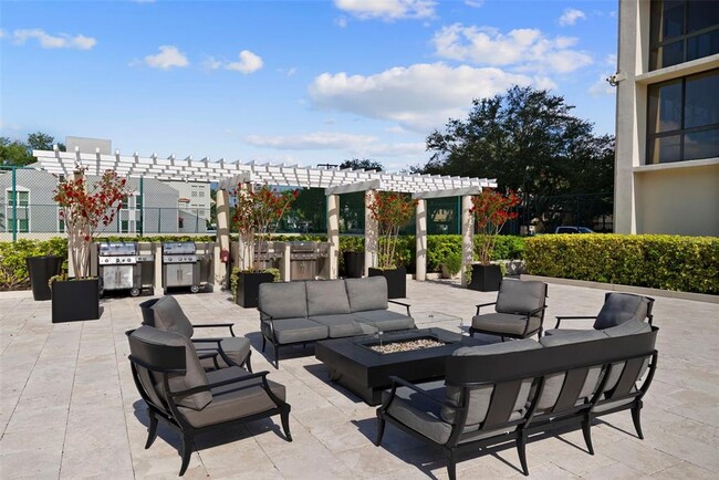 Building Photo - 3301 Bayshore Blvd