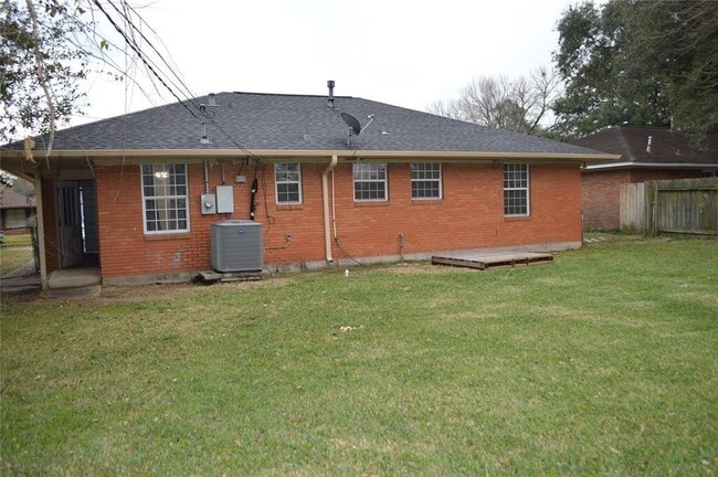 Building Photo - 314 Robin St