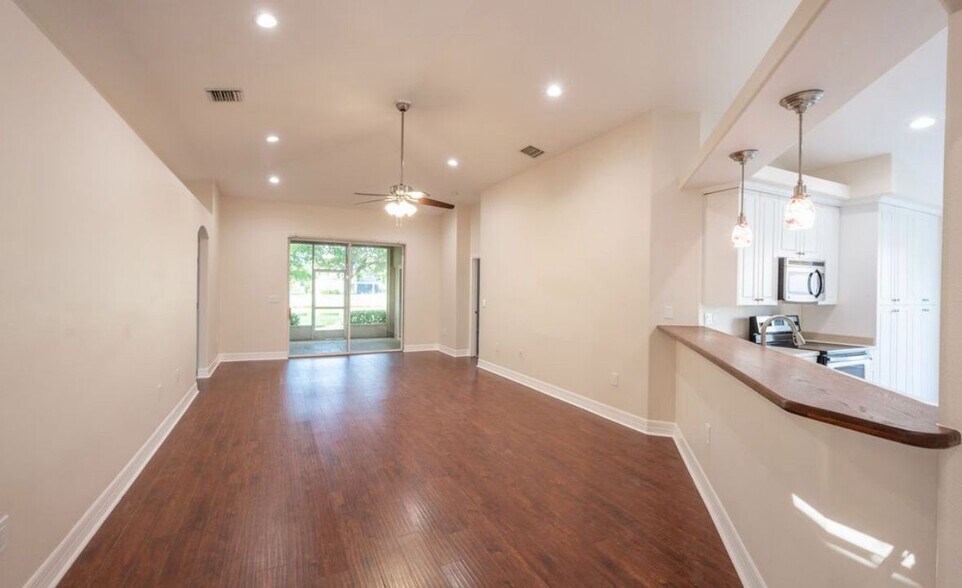 Building Photo - 520 Rangewood Dr SE