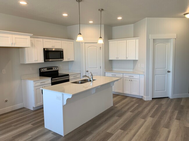 Building Photo - Rodrigues - Hendry Ln