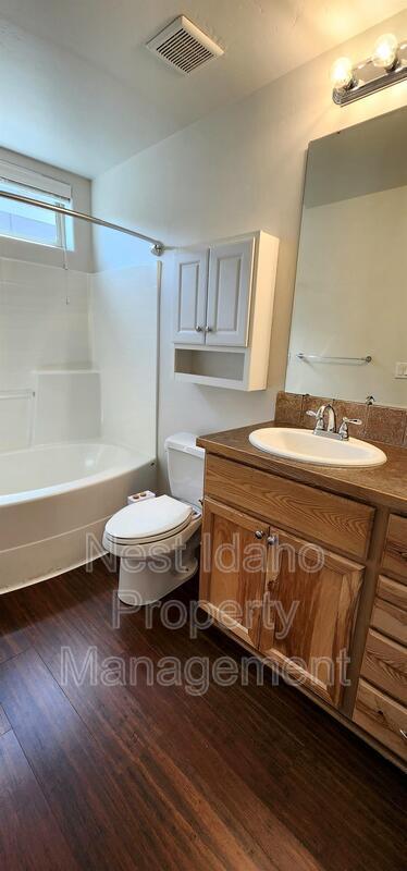 Building Photo - 5140 W Brunmier Dr