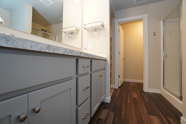 Building Photo - 6113 N Colosseum Ave