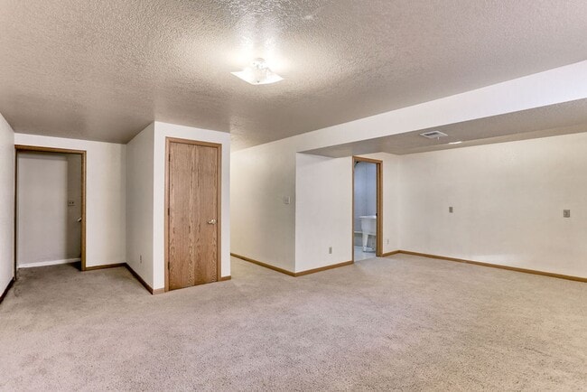 Building Photo - Charming West Fort Collins Rental!