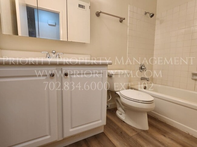 Building Photo - GREAT 3 BEDROOM SINGLE STORY IN THE SOUTHW...