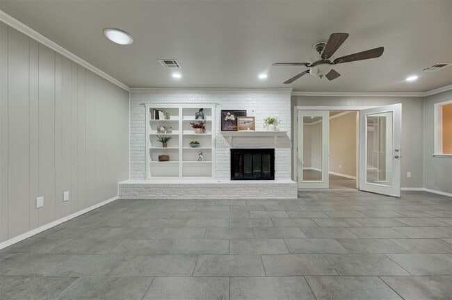 Building Photo - 9009 Lakeaire Dr