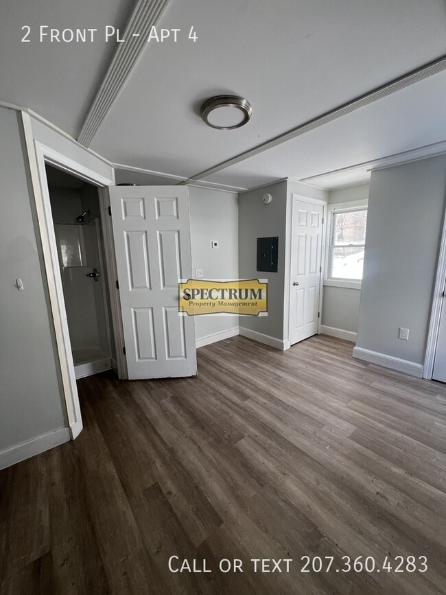 Building Photo - 2 Front Pl