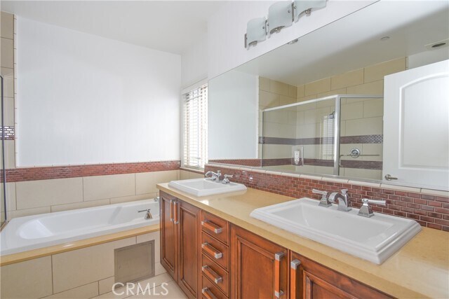 Building Photo - 11848 Kiowa Ave