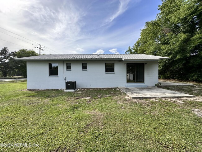Building Photo - 671 SW Bird Ave