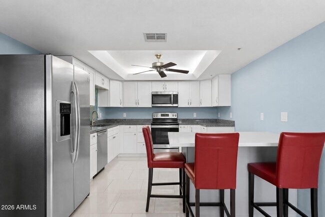 Building Photo - 7950 E Camelback Rd