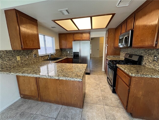 Building Photo - 8901 Clear Blue Dr