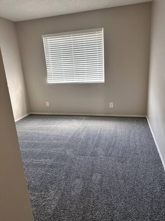 Building Photo - 126 Elegante Way